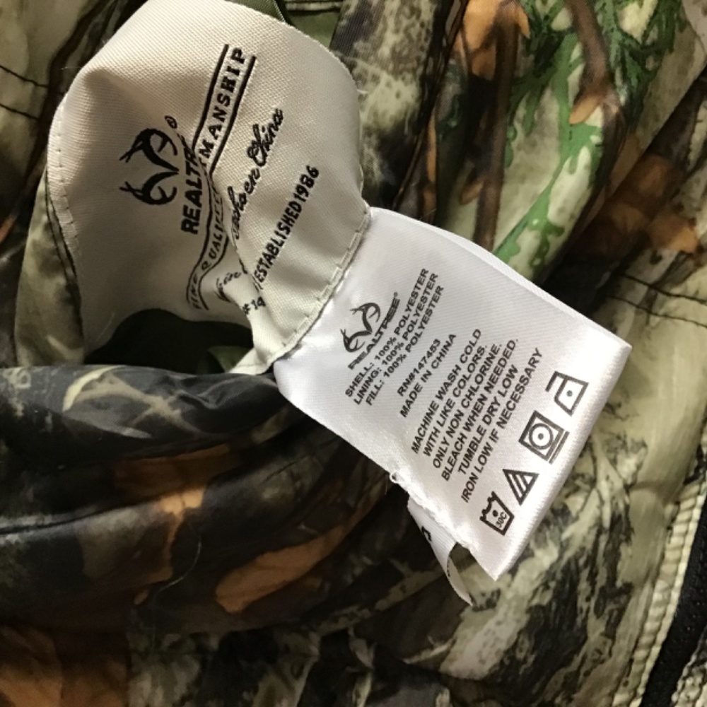 Realtree Reversible Vest - Picture 2 of 10